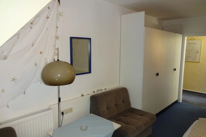 Room 11 of 15