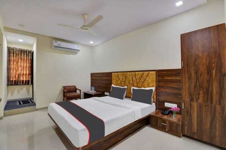 Room 6 of 10