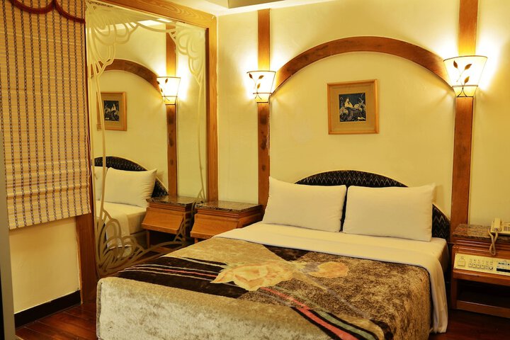 Room 27 of 71