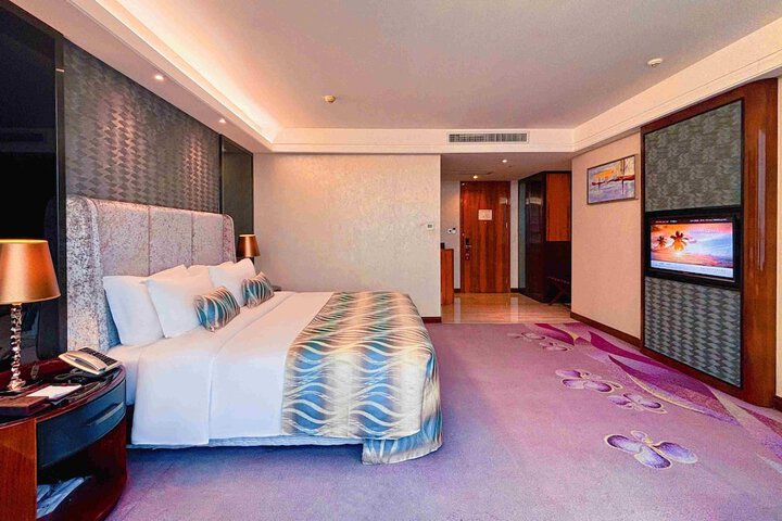 Room 15 of 83