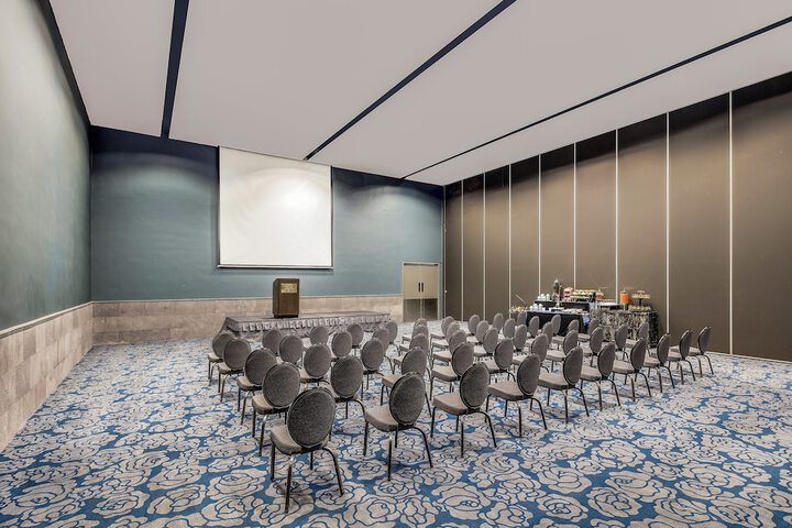 Ballroom/Hall 221 of 283