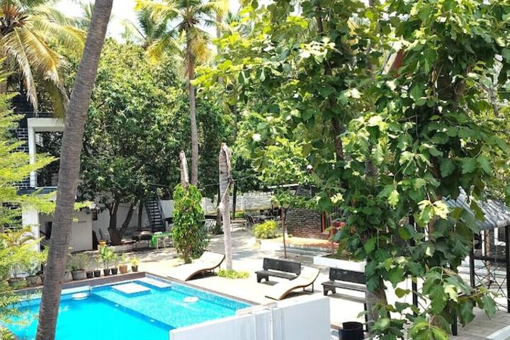 Pool 90 of 117