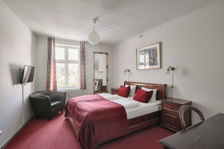 Room 115 of 214