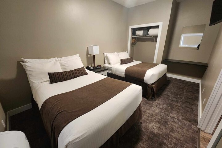 Room 3 of 32