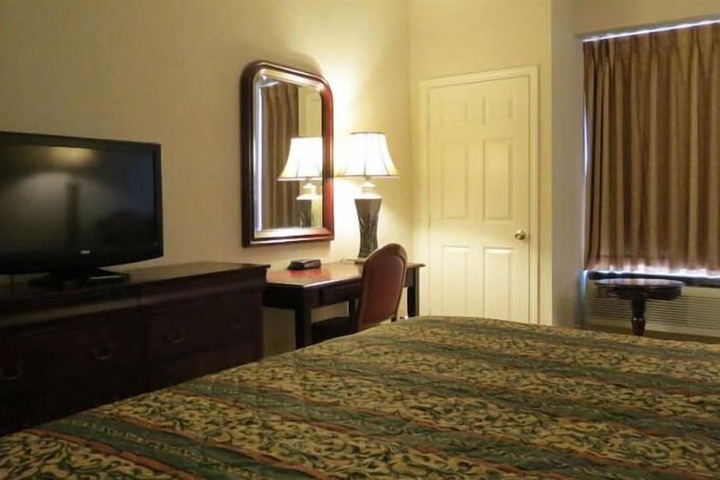 Room 11 of 38