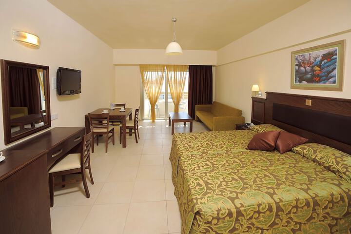 Room 5 of 38