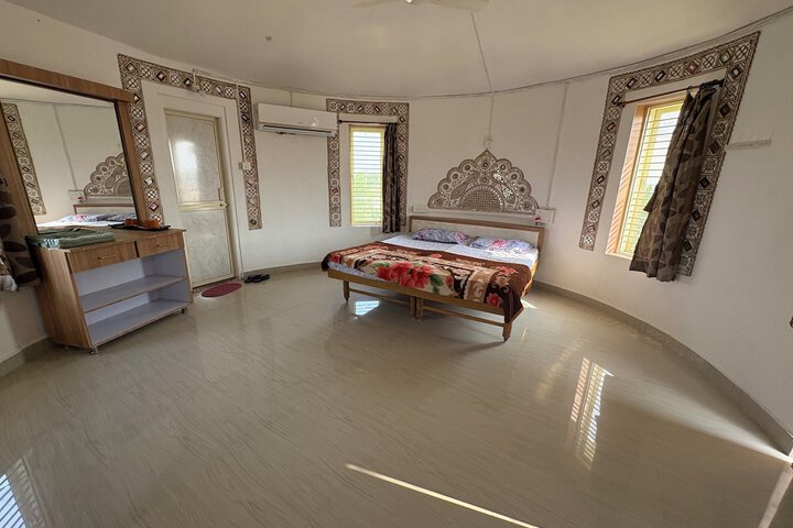 Room 8 of 84