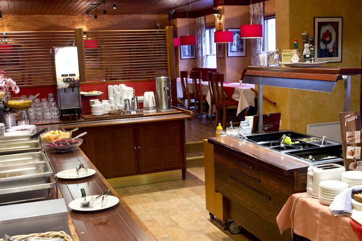 Breakfast/Coffee Service 29 of 44