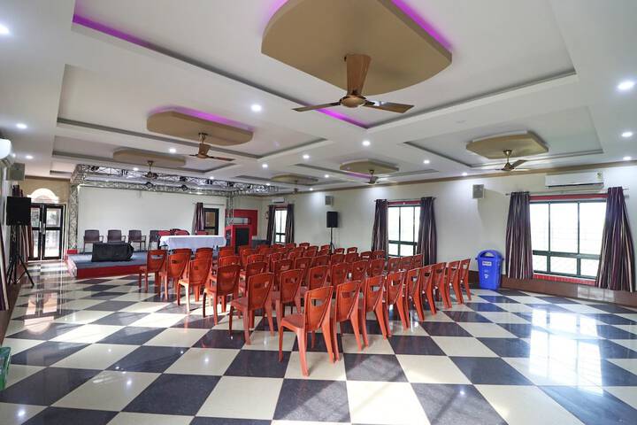 Ballroom/Hall 40 of 45