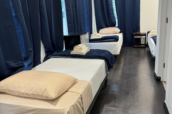Room 7 of 16