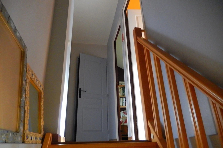 Room 5 of 9