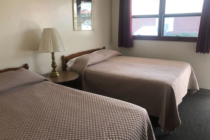 2 Double Beds (3 of 6)