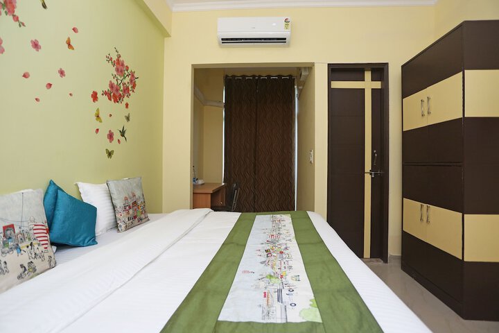 Room 10 of 14