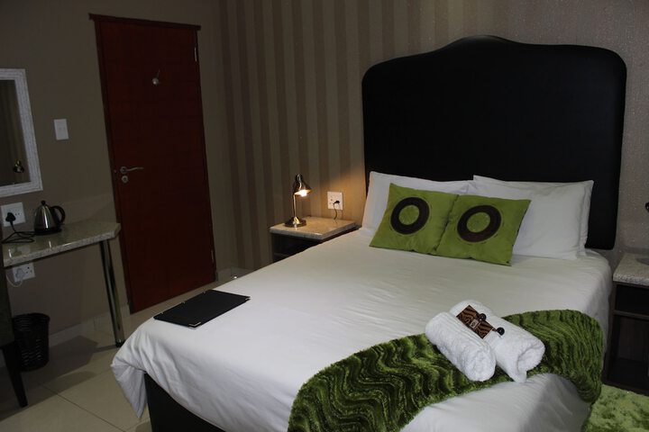 Room 6 of 28