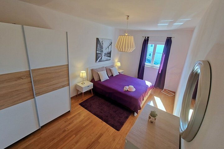Room 2 of 72