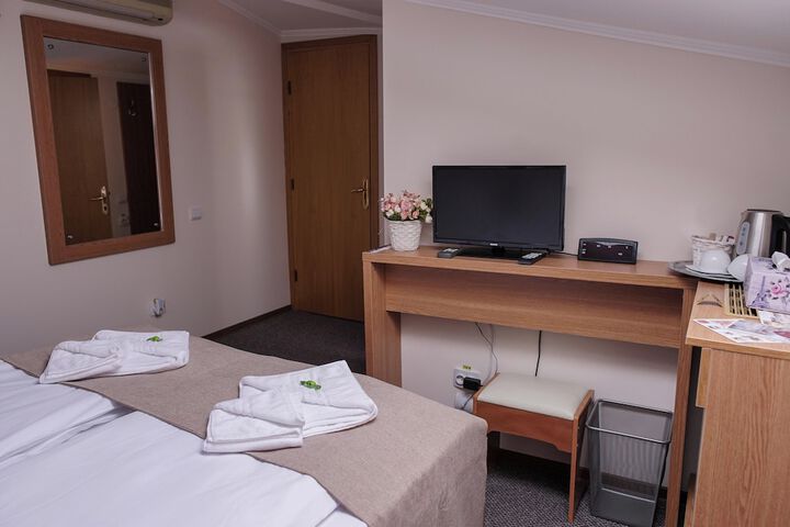 Room 10 of 37