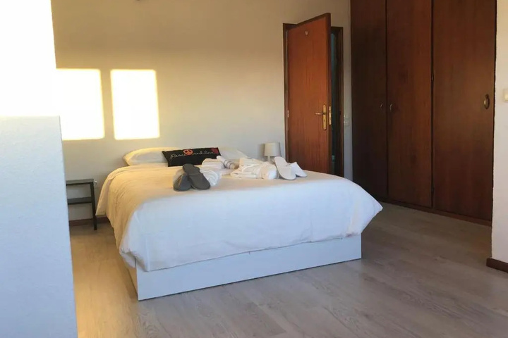 Room 2 of 12