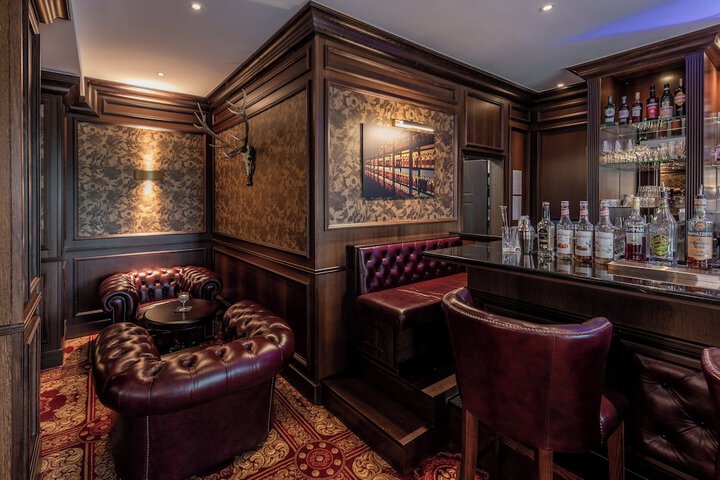 Lounge 45 of 62