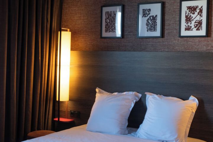 Room 13 of 30