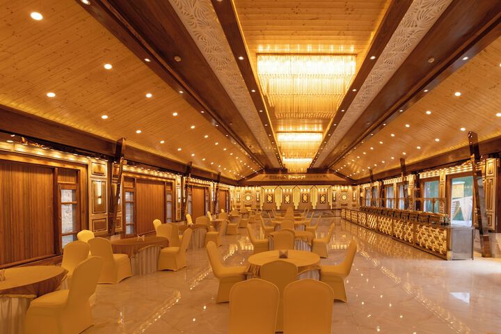 Ballroom/Hall 62 of 91