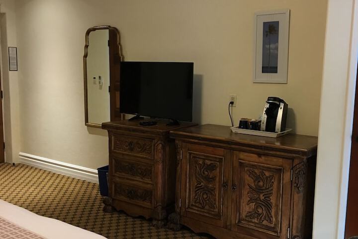 Room 36 of 221
