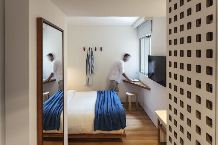 Room 4 of 70