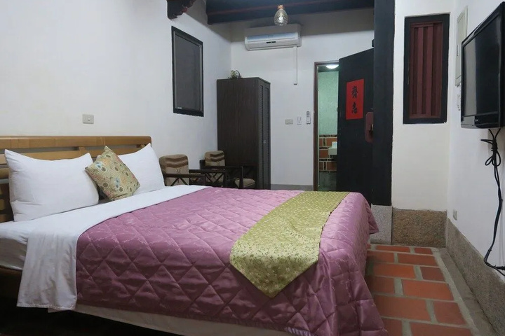 Room 5 of 11
