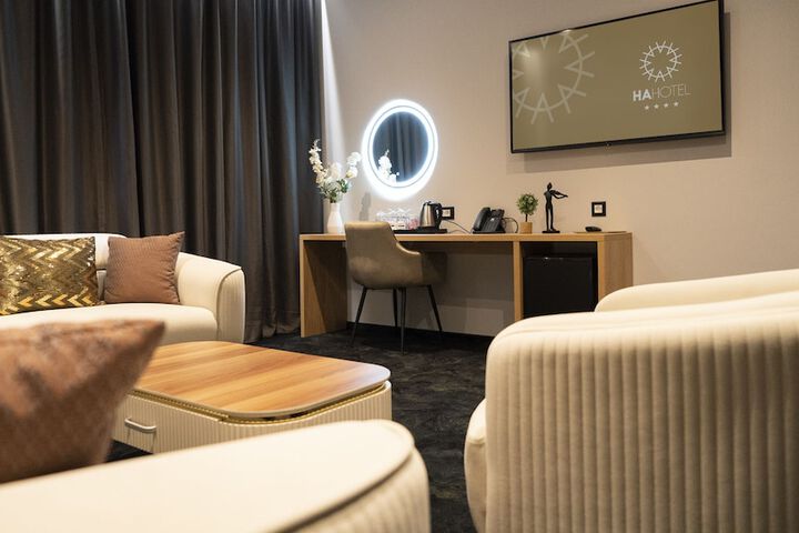 Room 43 of 75