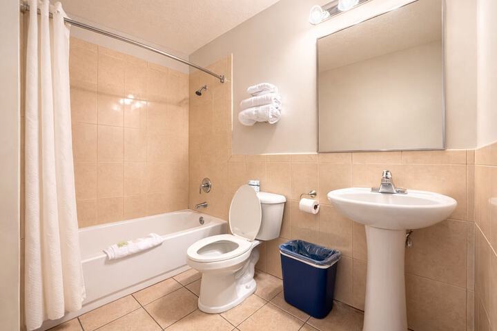 Room 6 of 11