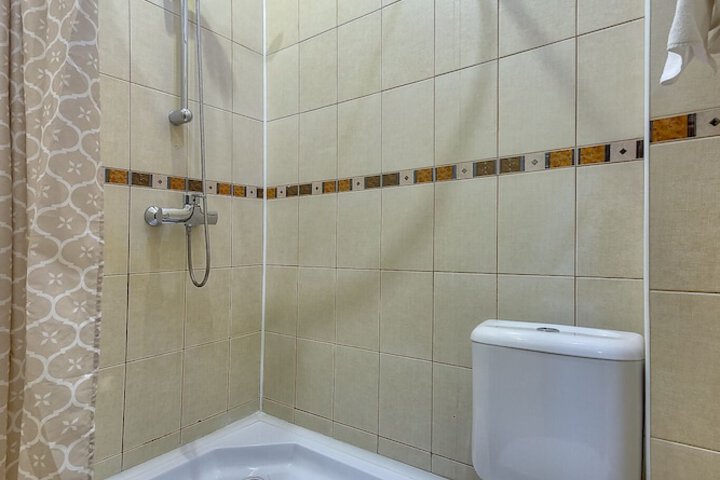 Room 7 of 48