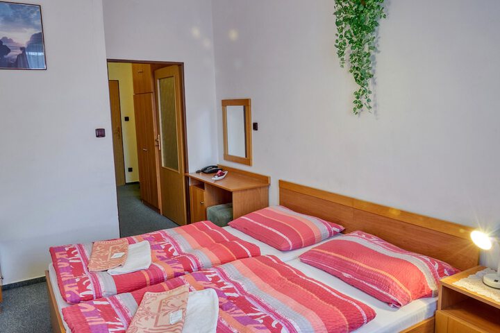 Room 6 of 45