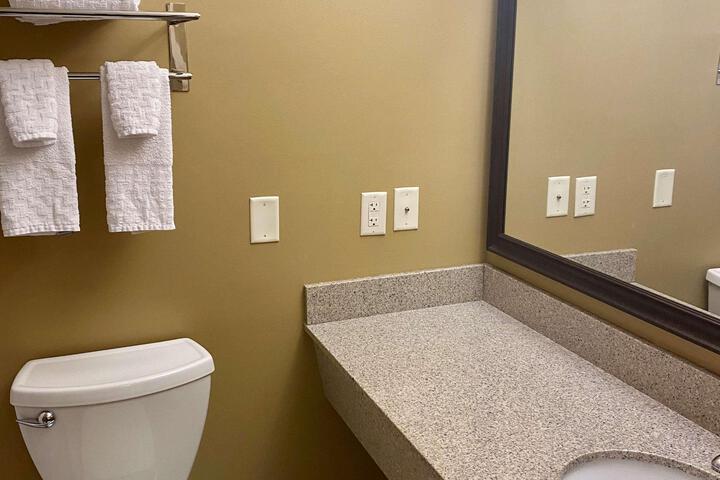 2 Queen Beds Interior Entrance WiFi Full Breakfast (1 of 19)