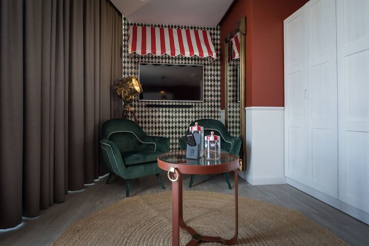 Room 42 of 93