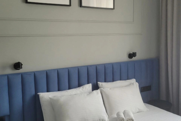 Room 9 of 11