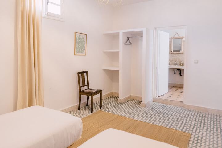 Room 26 of 155