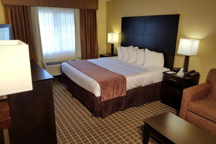 1 King Bed (2 of 5)