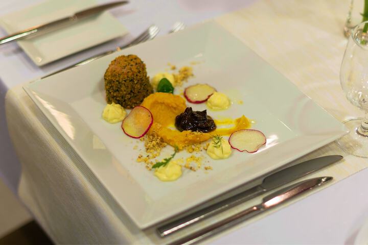 Dining 38 of 49