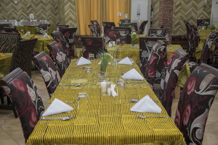 Dining 21 of 27