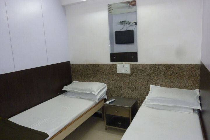 Room 6 of 15