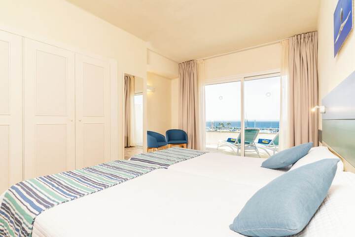 Room 7 of 32