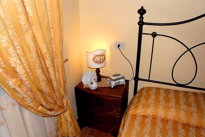 Room 10 of 73