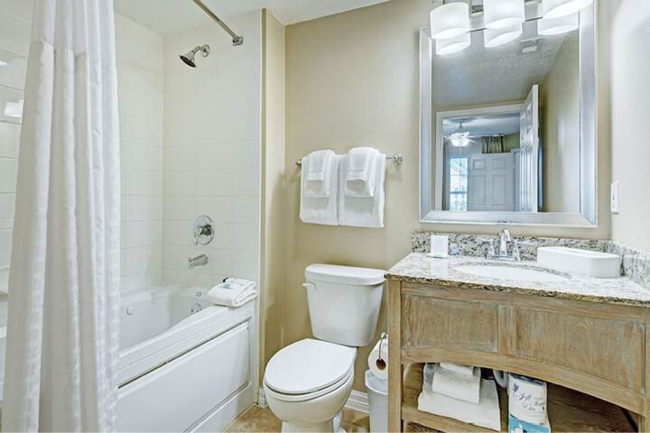 Villa Accessible King Size Bed (7 of 25)