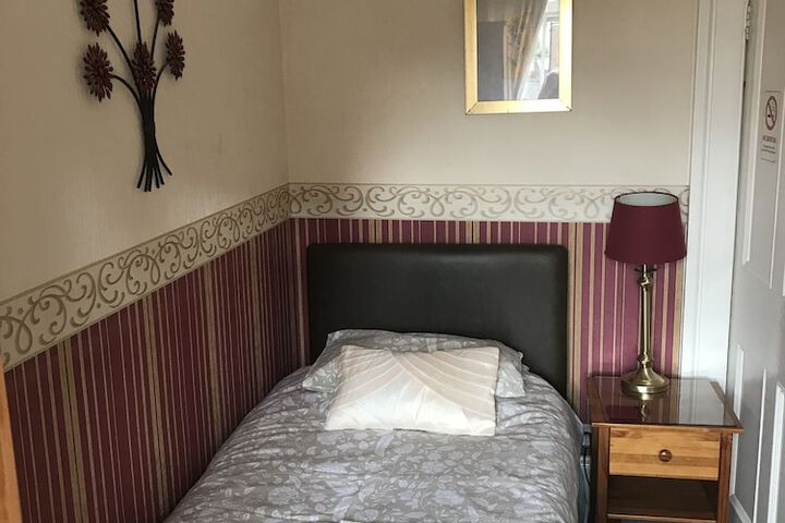 Room 11 of 38