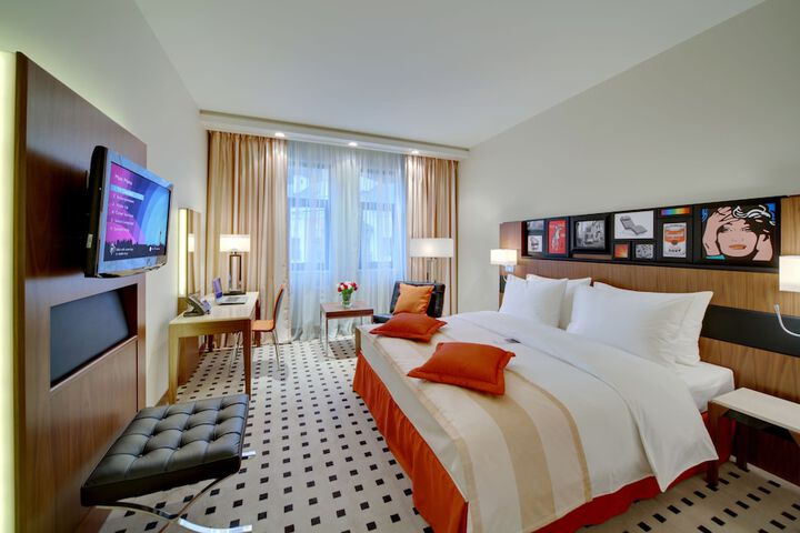Room 19 of 186