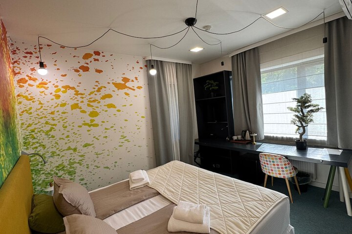 Room 7 of 25