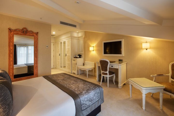 Room 9 of 114