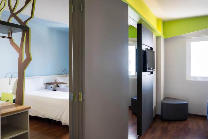 Room 4 of 48