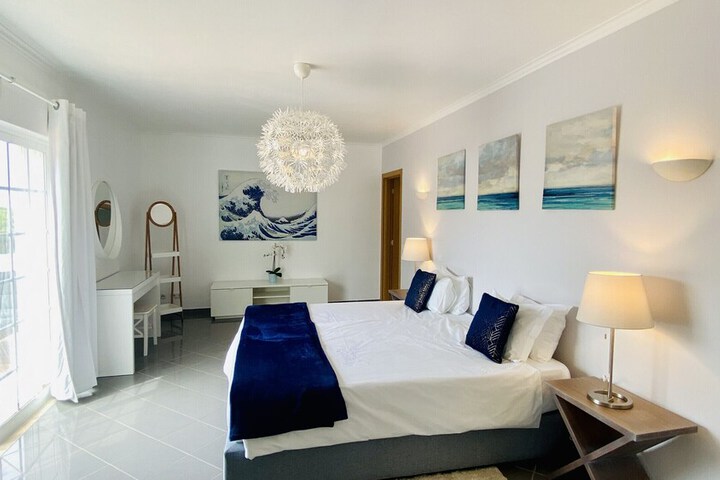 Room 4 of 51