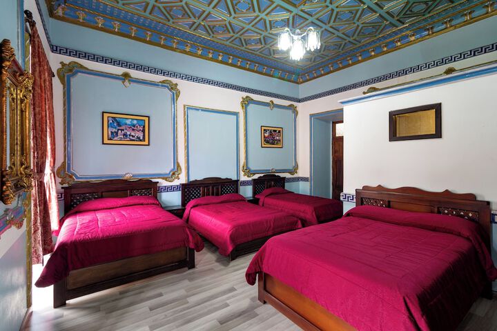 Room 10 of 42
