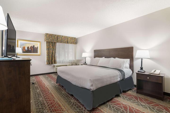 1 King Bed Accessible (8 of 13)